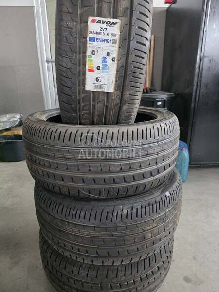 Avon 235/40 R19 Letnja