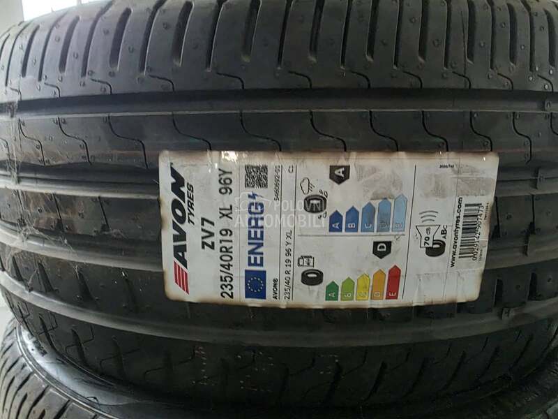 Avon 235/40 R19 Letnja
