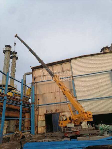 Liebherr LTM 1050