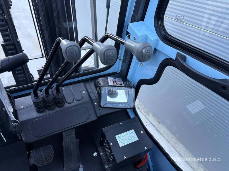 TEU FLB30 Lithium FSV KABINA