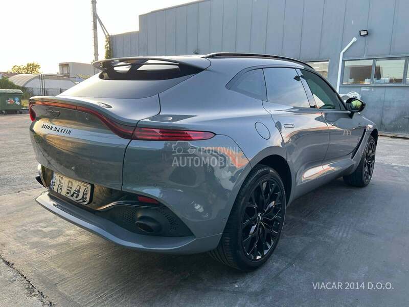 Aston Martin DBX 