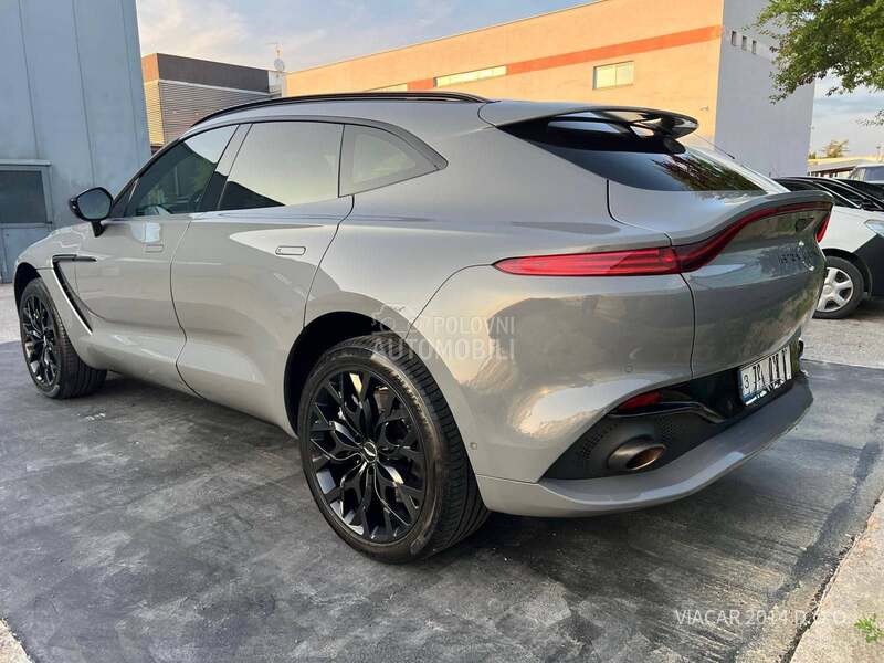 Aston Martin DBX 