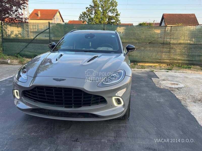 Aston Martin DBX 