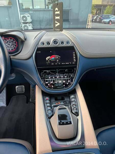 Aston Martin DBX 