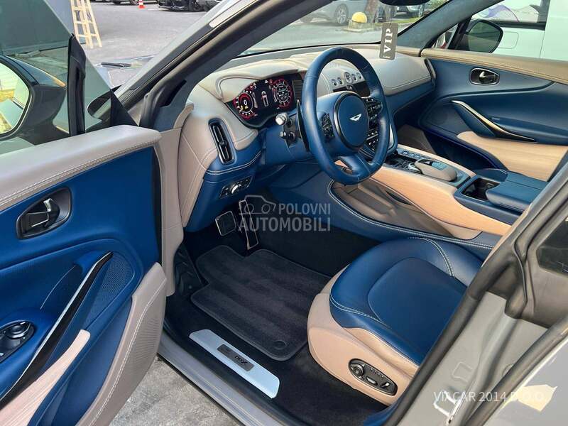 Aston Martin DBX 