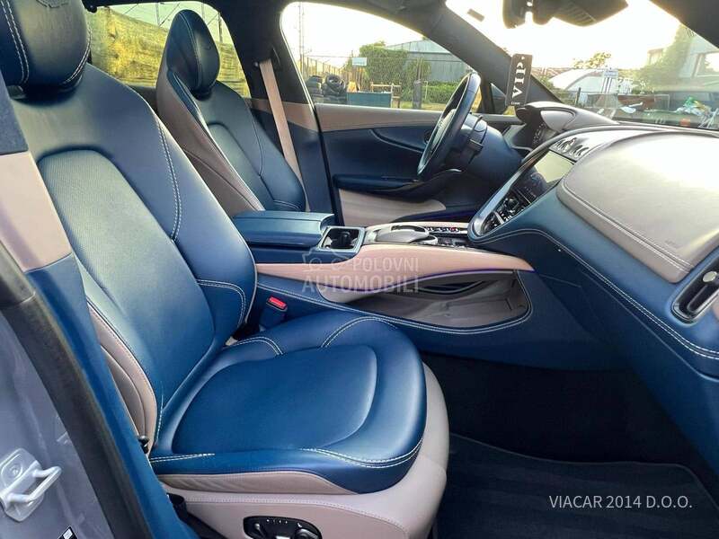 Aston Martin DBX 
