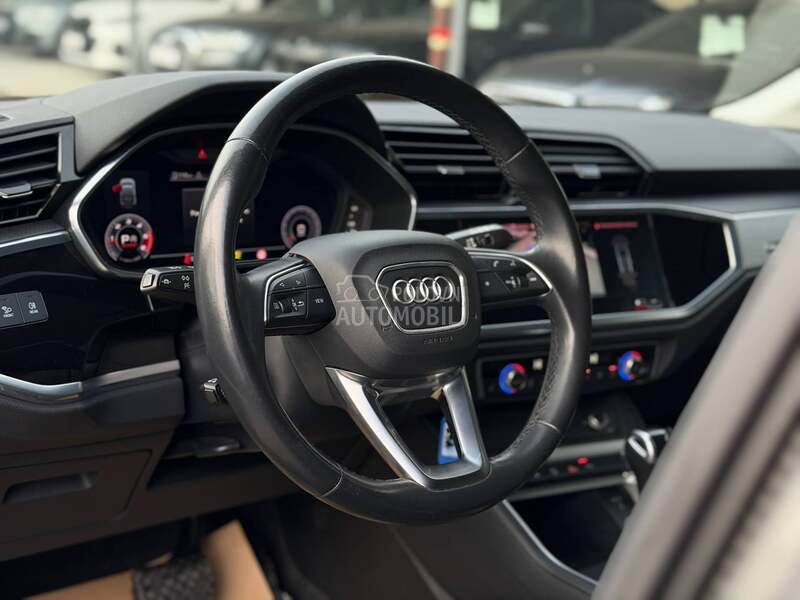 Audi Q3 2.0D/Matrix/Black