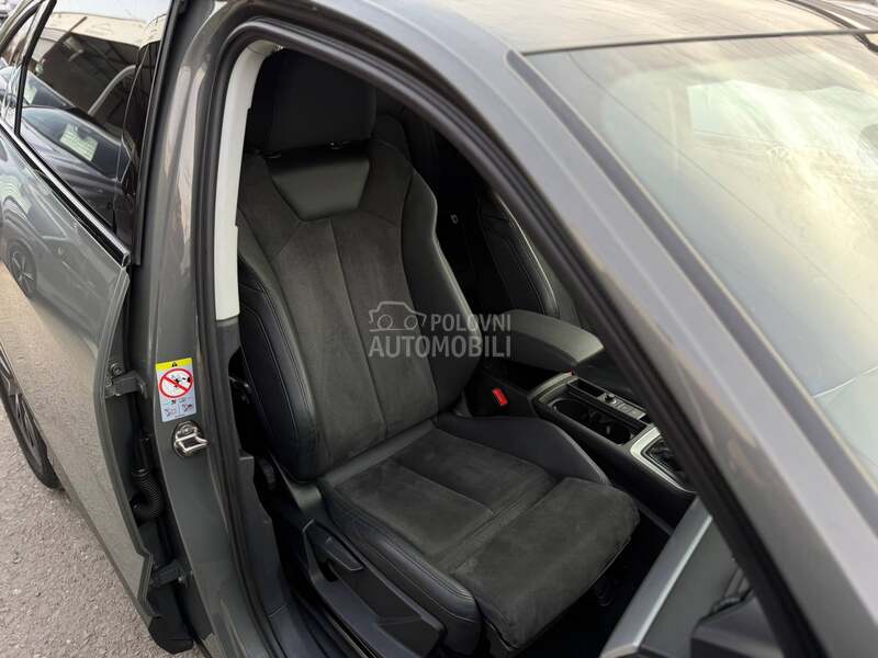 Audi Q3 2.0D/Matrix/Black