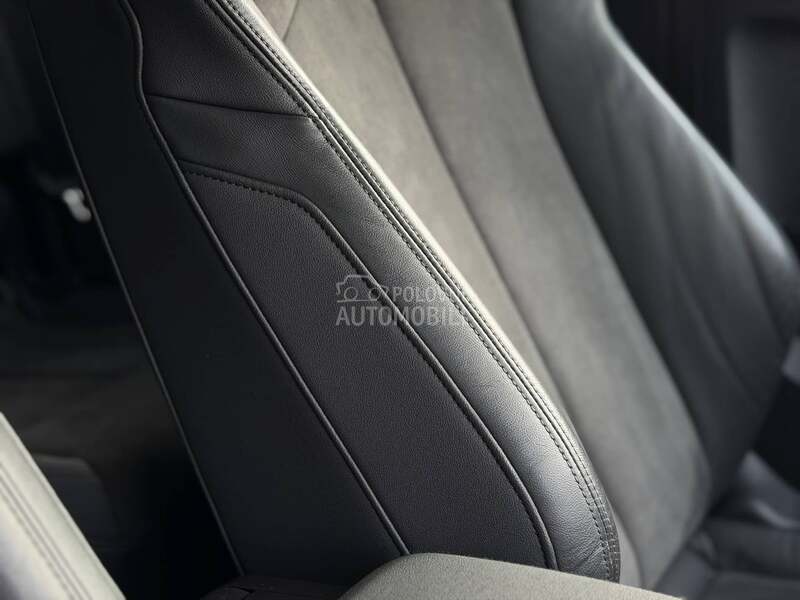 Audi Q3 2.0D/Matrix/Black