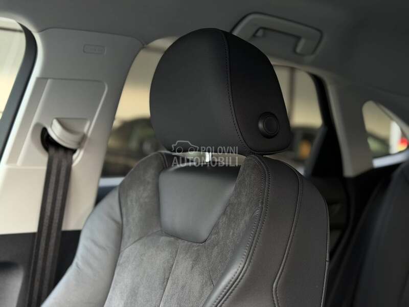 Audi Q3 2.0D/Matrix/Black