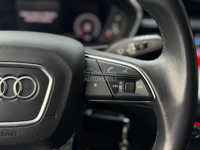 Audi Q3 2.0D/Matrix/Black