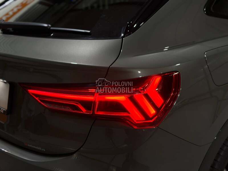 Audi Q3 2.0D/Matrix/Black