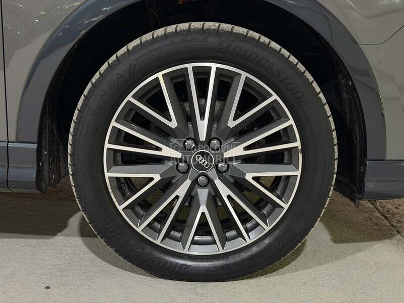 Audi Q3 2.0D/Matrix/Black