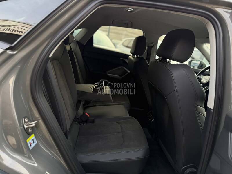 Audi Q3 2.0D/Matrix/Black