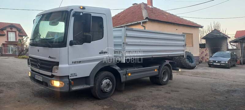 Mercedes Benz 1018