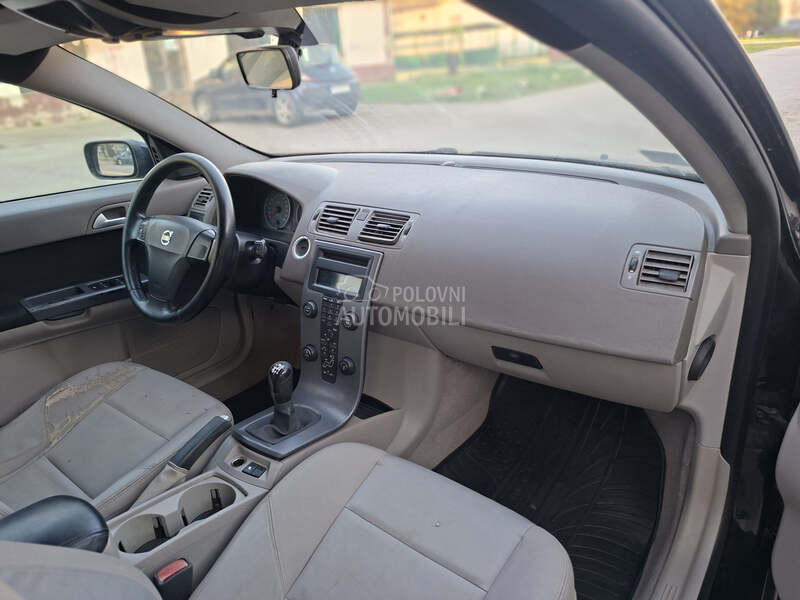 Volvo V50 
