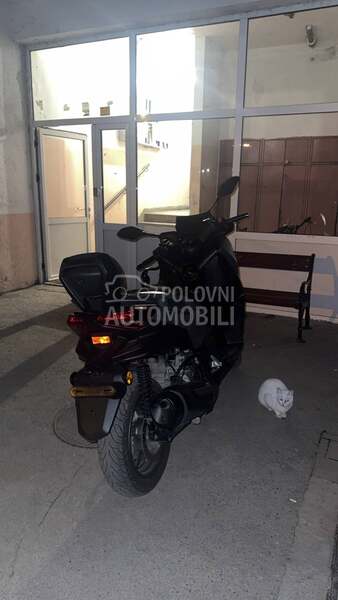 Naslonjac YAMAHA XMAX X MAX