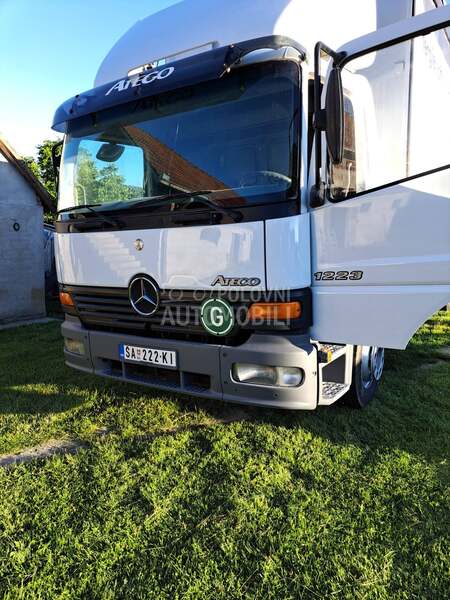 Mercedes Benz 1223
