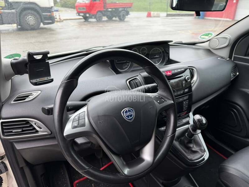 Lancia Ypsilon 0.9 twin air