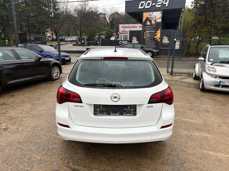 Opel Astra J 