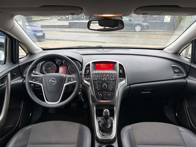 Opel Astra J 