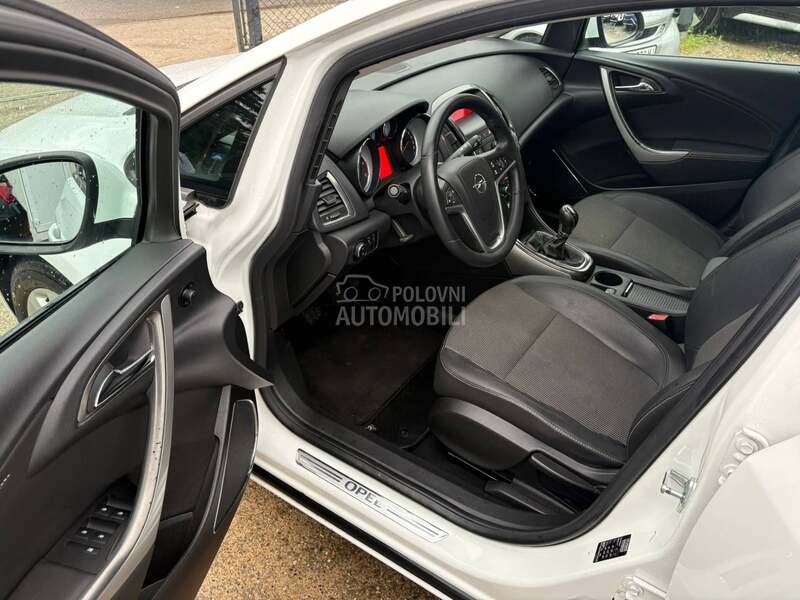 Opel Astra J 