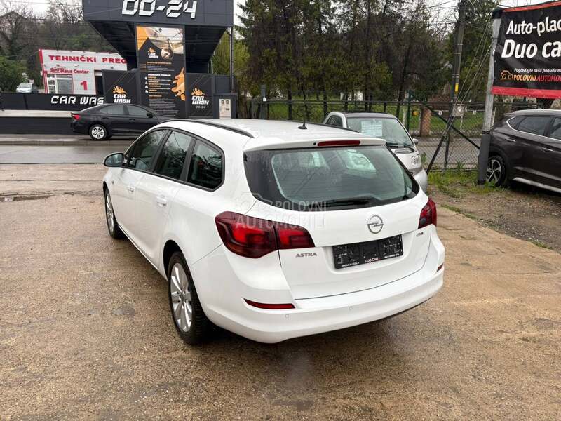 Opel Astra J 