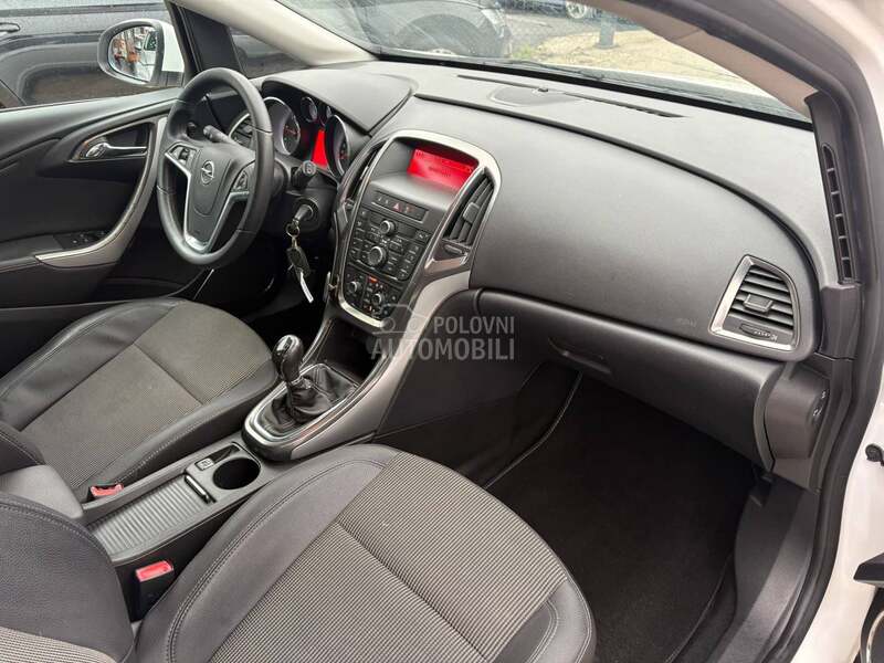 Opel Astra J 