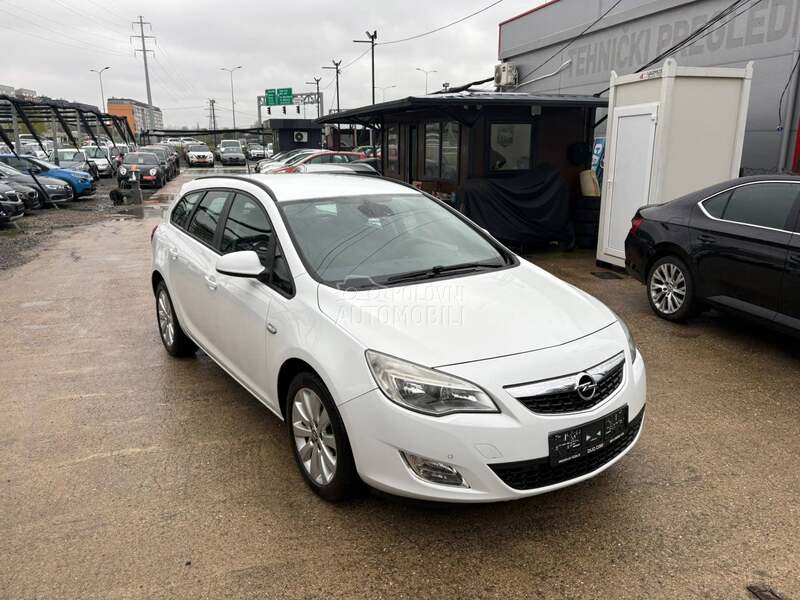 Opel Astra J 