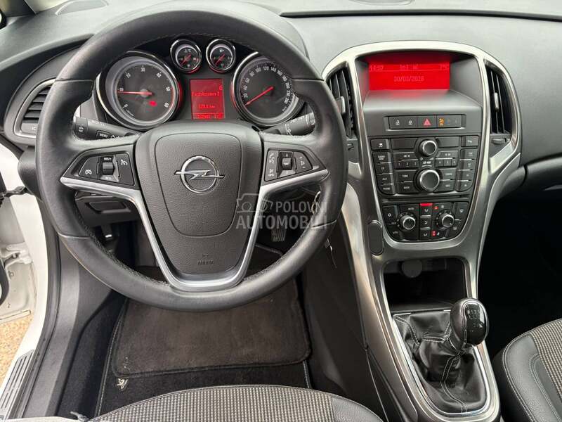 Opel Astra J 