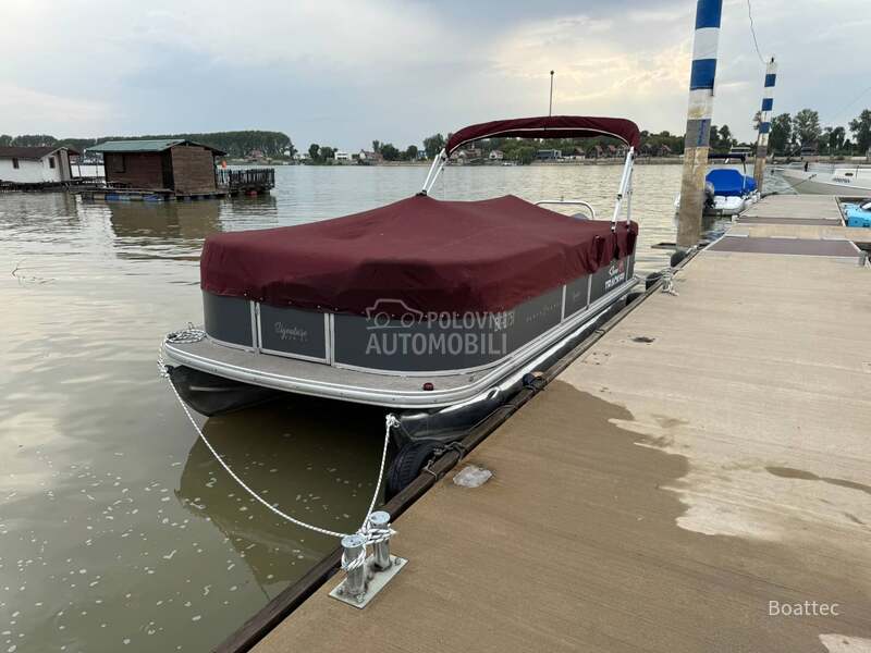 Suntracker party barge 21