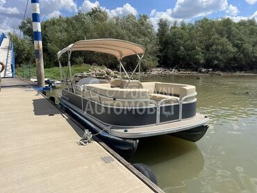 Suntracker party barge 21