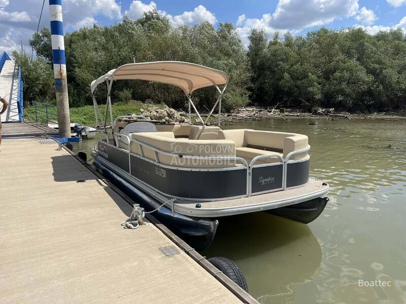 Suntracker party barge 21