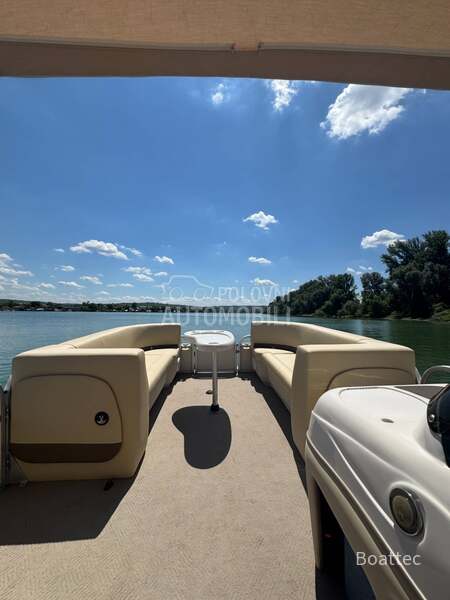 Suntracker party barge 21