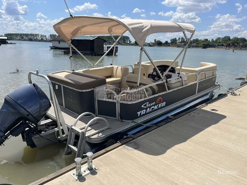 Suntracker party barge 21