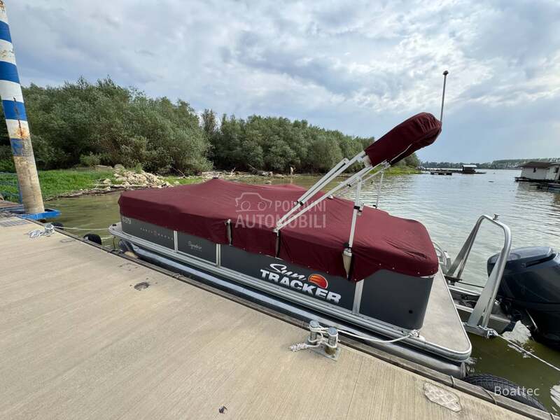 Suntracker party barge 21