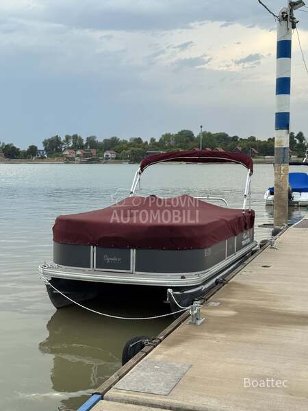 Suntracker party barge 21