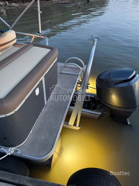 Suntracker party barge 21