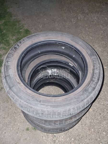 Goodyear 215/55 R17 Letnja