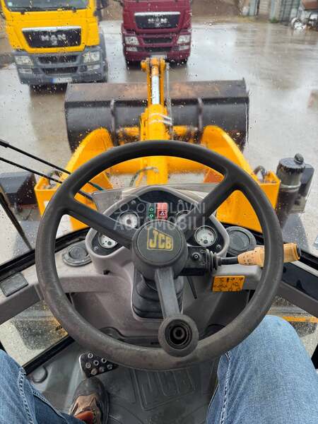 JCB 409