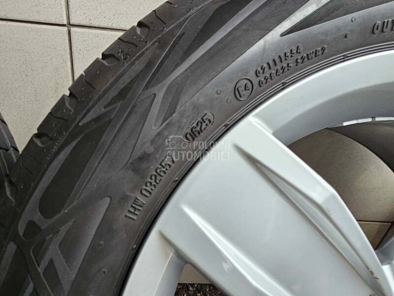 Continental 215/55 R17 Letnja