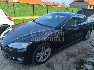 Tesla Model S D85