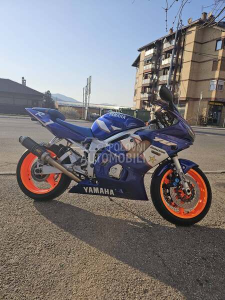 Yamaha R6