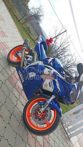 Yamaha R6