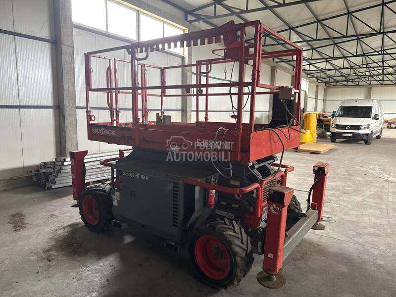SkyJack SJ6832RT