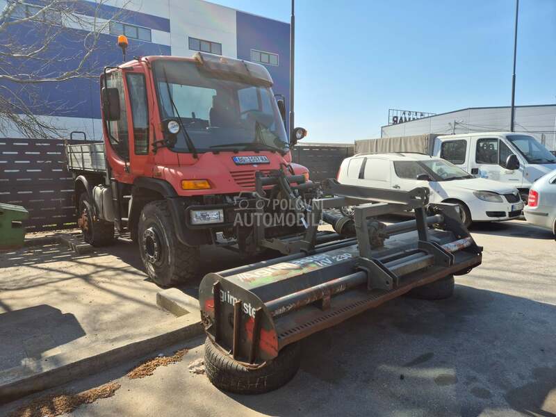 Mercedes Benz unimog U400