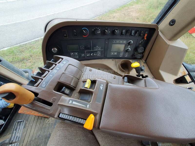 John Deere 7830