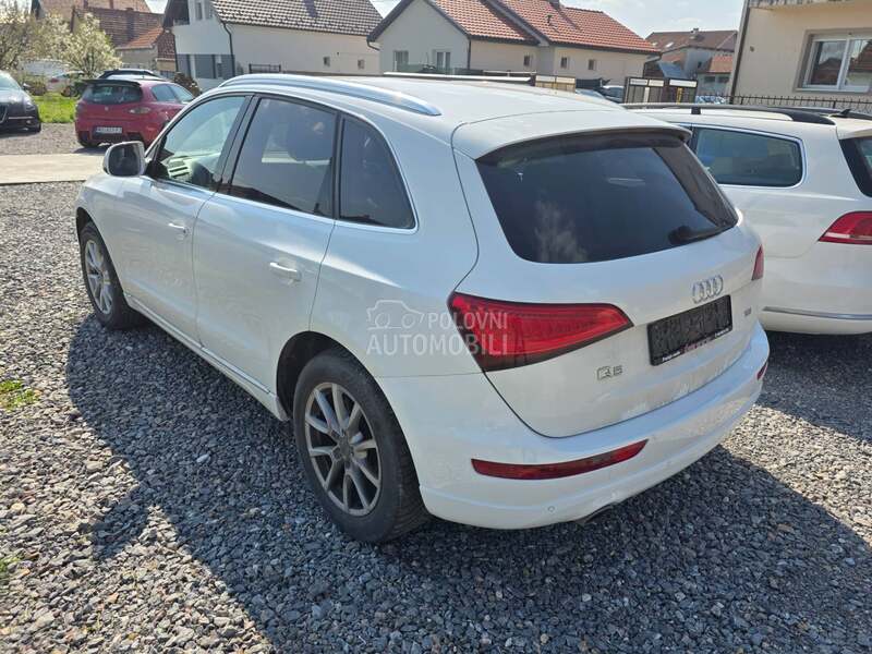 Audi Q5 2.0d REST/ LED