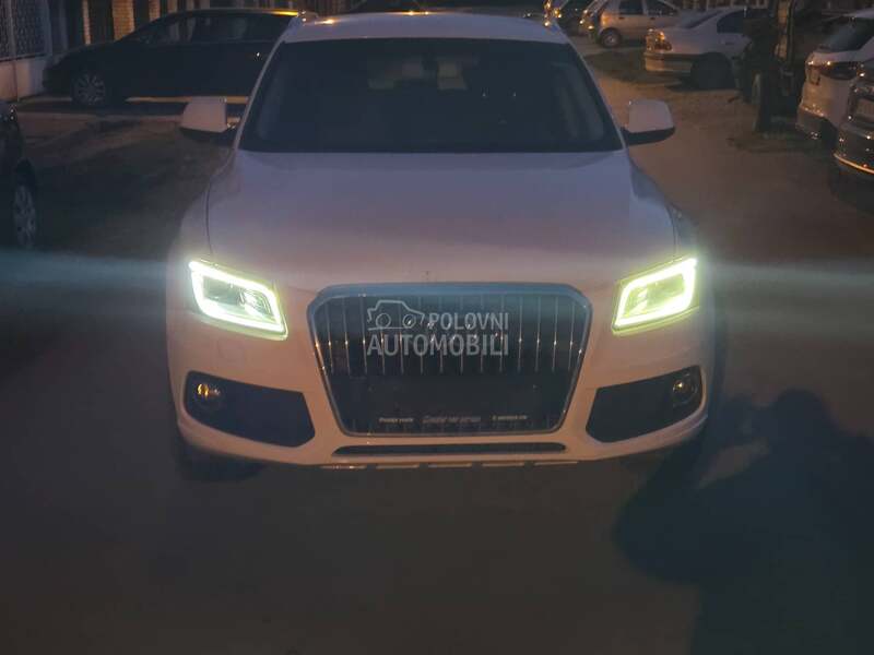 Audi Q5 2.0d REST/ LED
