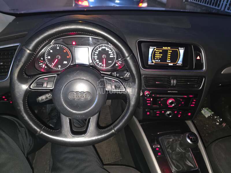 Audi Q5 2.0d REST/ LED